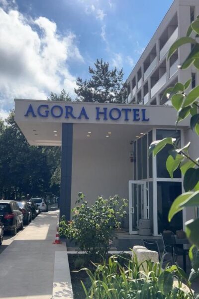 cazarehoteluri.ro hotel agora neptun confort 3 stele piscina si parcare gratuita