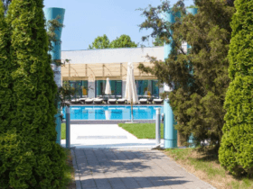 Top 10 Hoteluri Eforie Nord cu Piscină și Parcare: Cele Mai Bune Opțiuni de Cazare în 2026